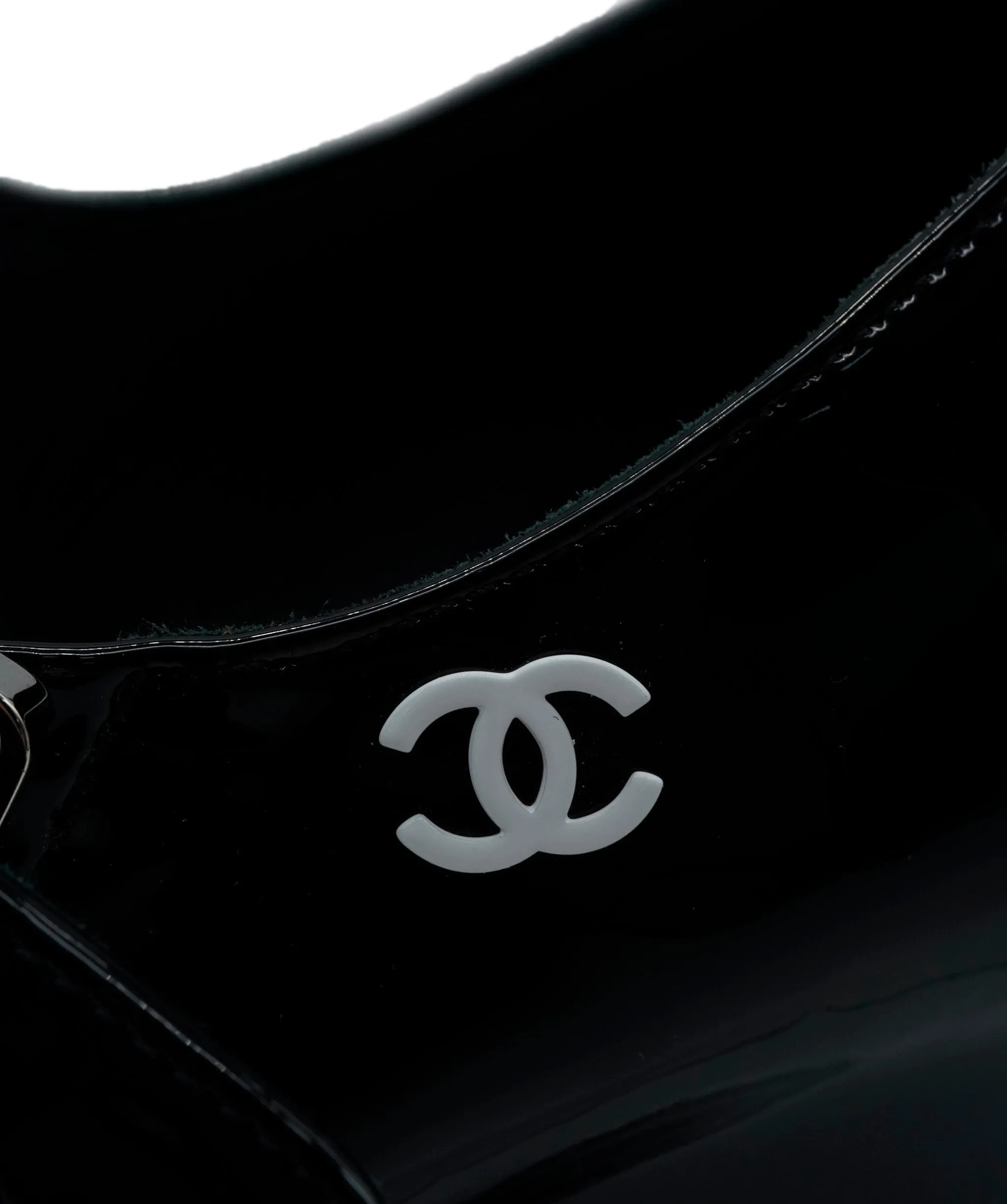 Chanel patent black and white kitten heels 38 ASL6512