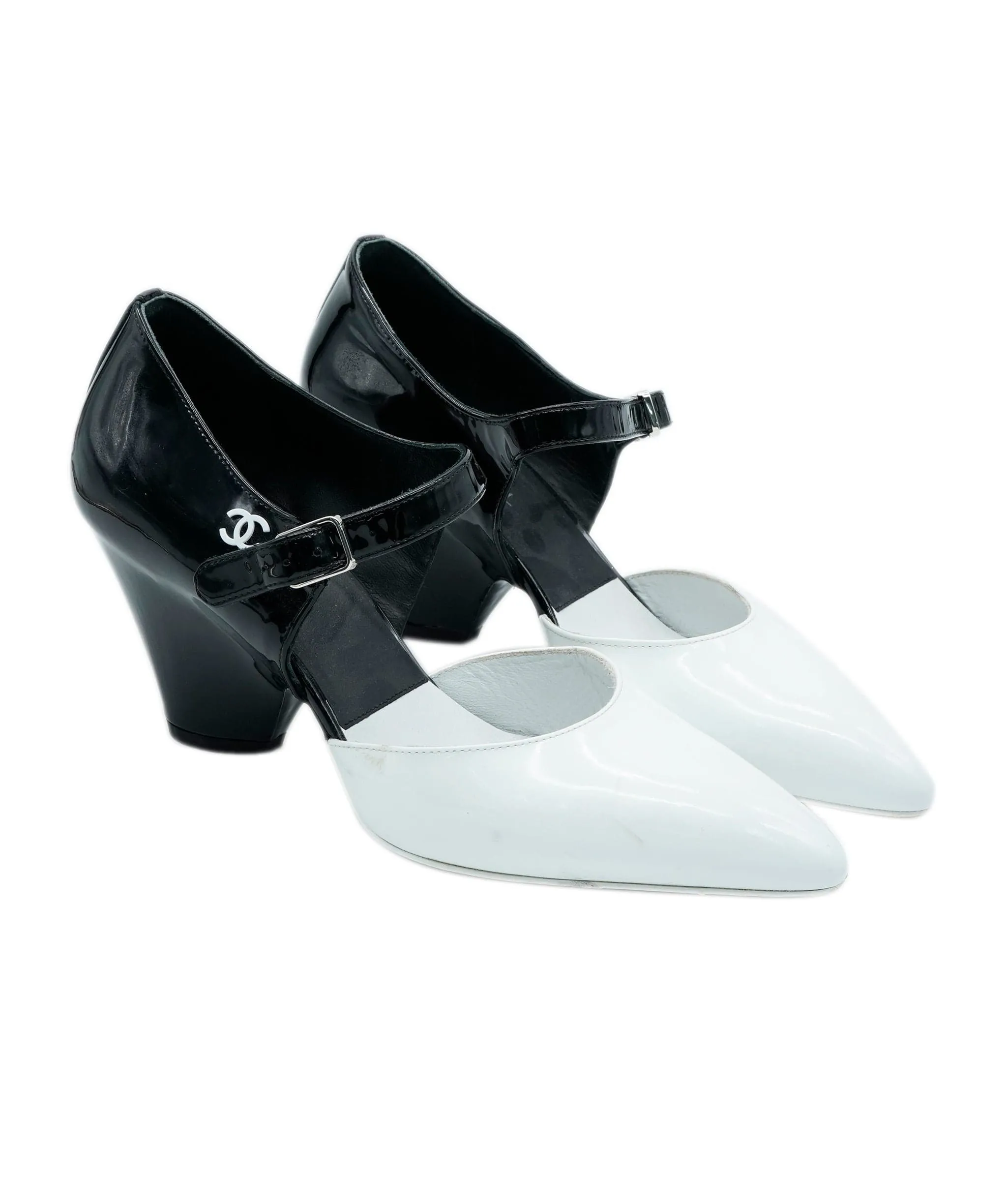 Chanel patent black and white kitten heels 38 ASL6512