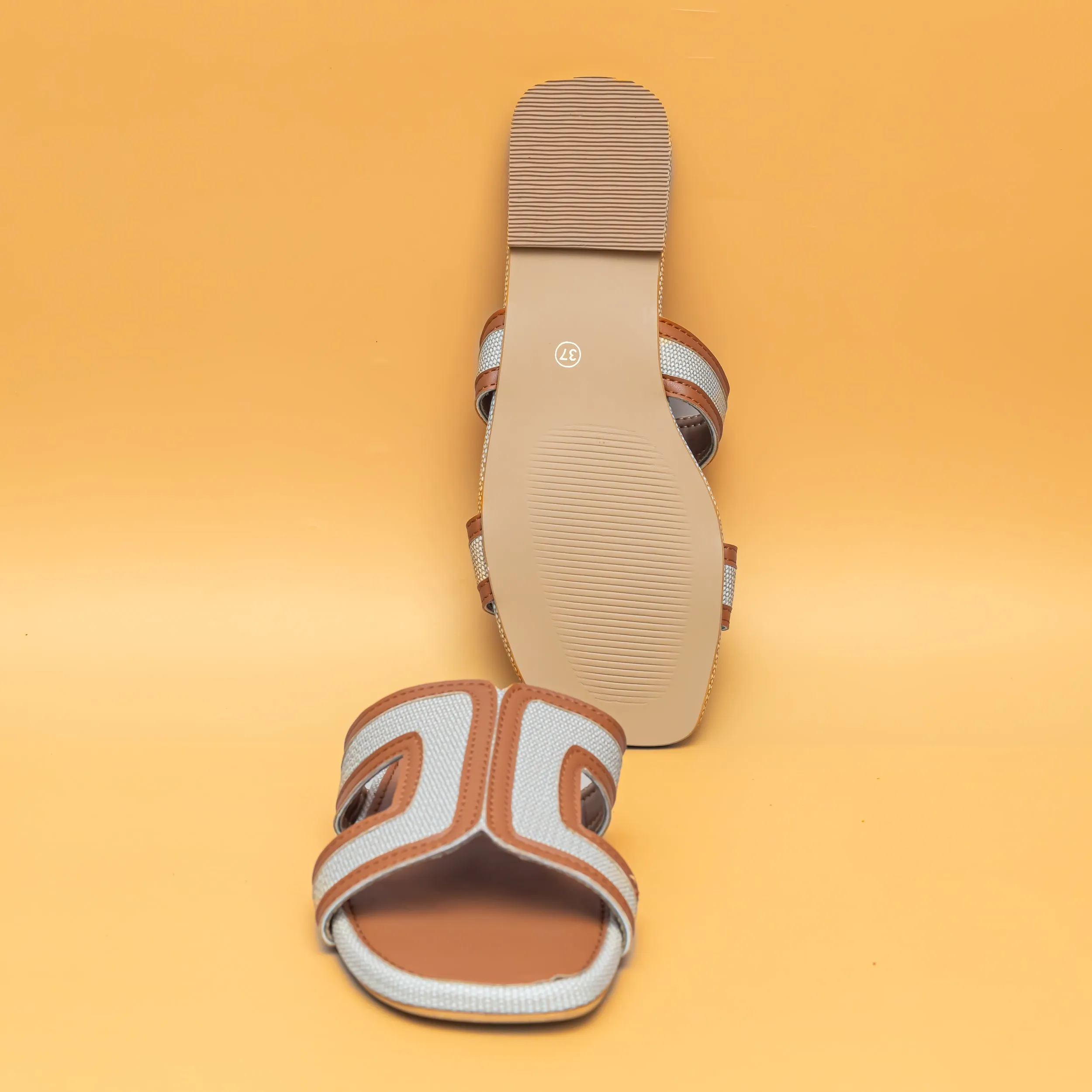 Loop  Flats - Tan/Cream