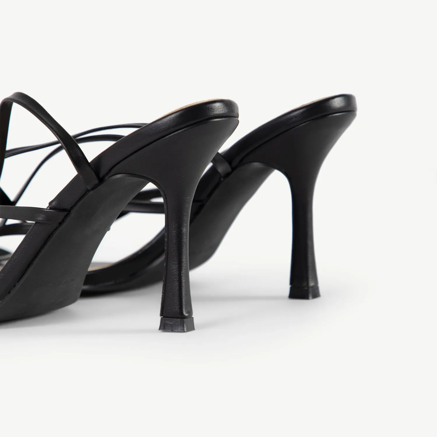 RAID Yohana Strappy Sandal In Black