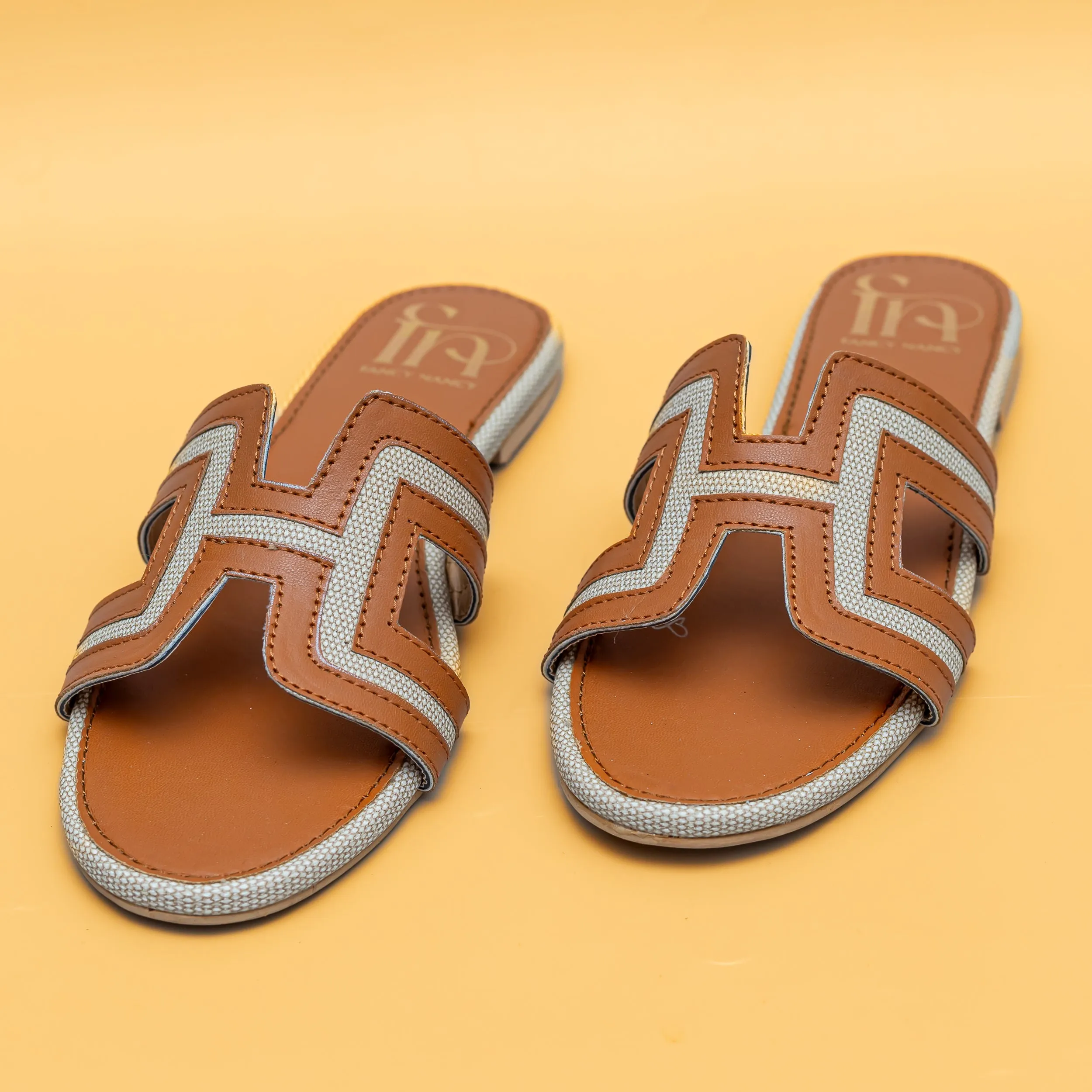 Round Toe H Flats-Tan/Cream