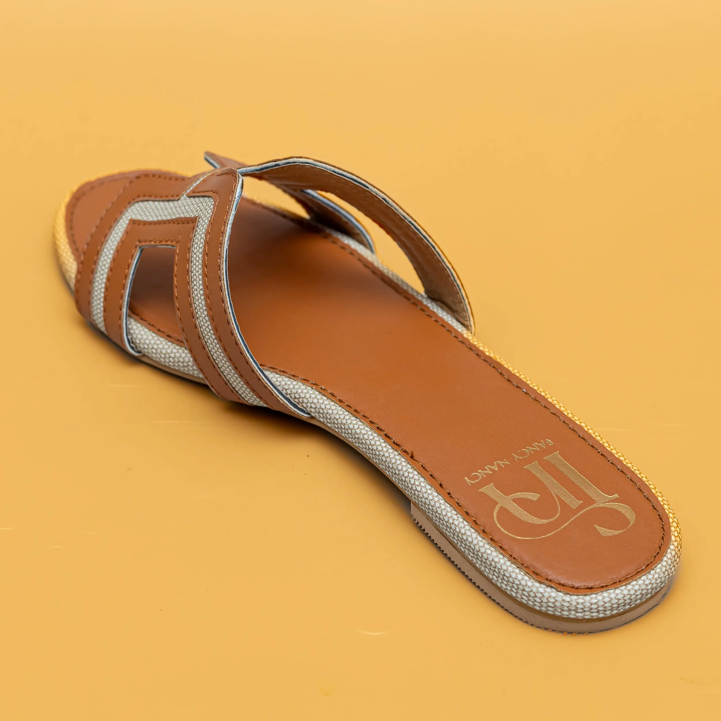 Round Toe H Flats-Tan/Cream