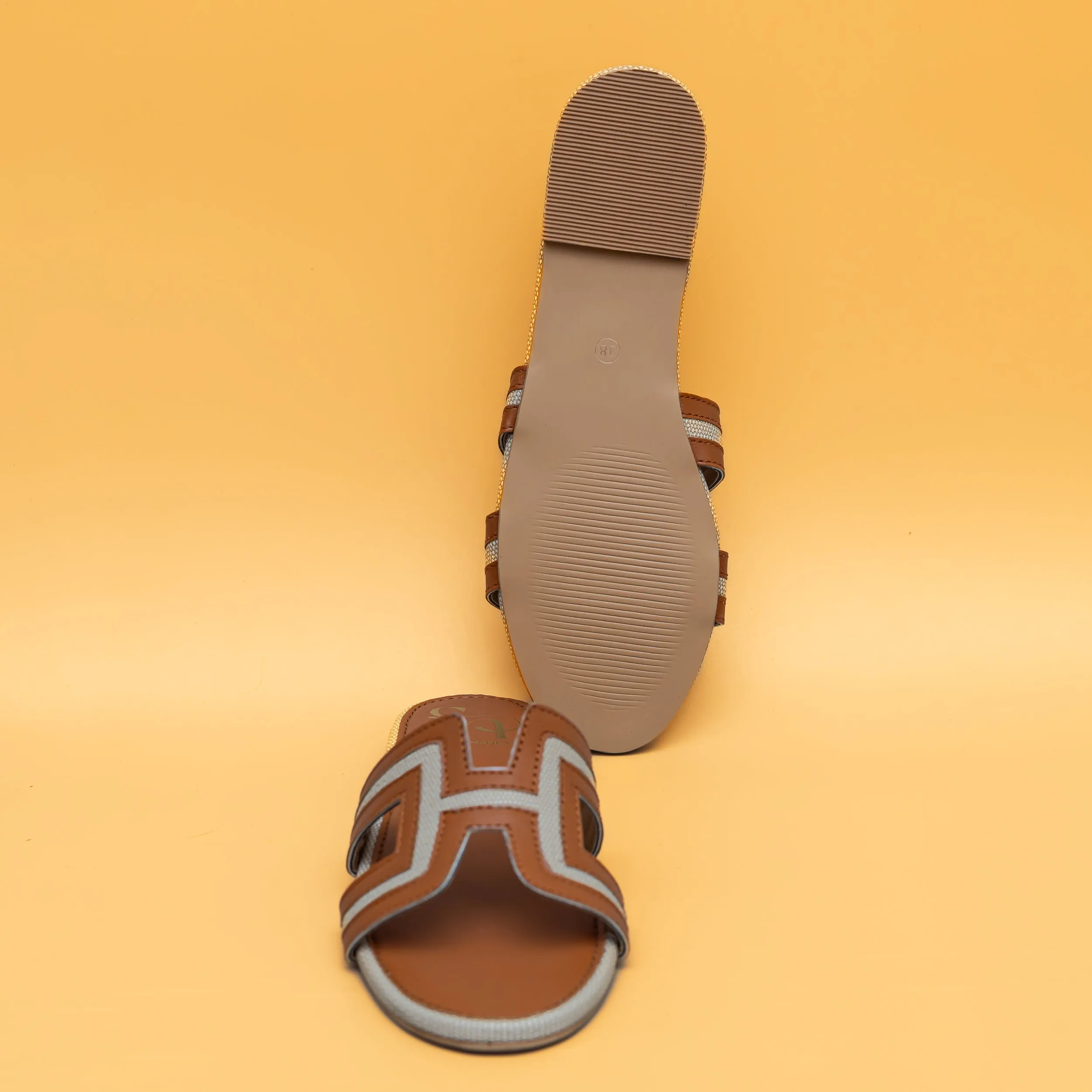 Round Toe H Flats-Tan/Cream