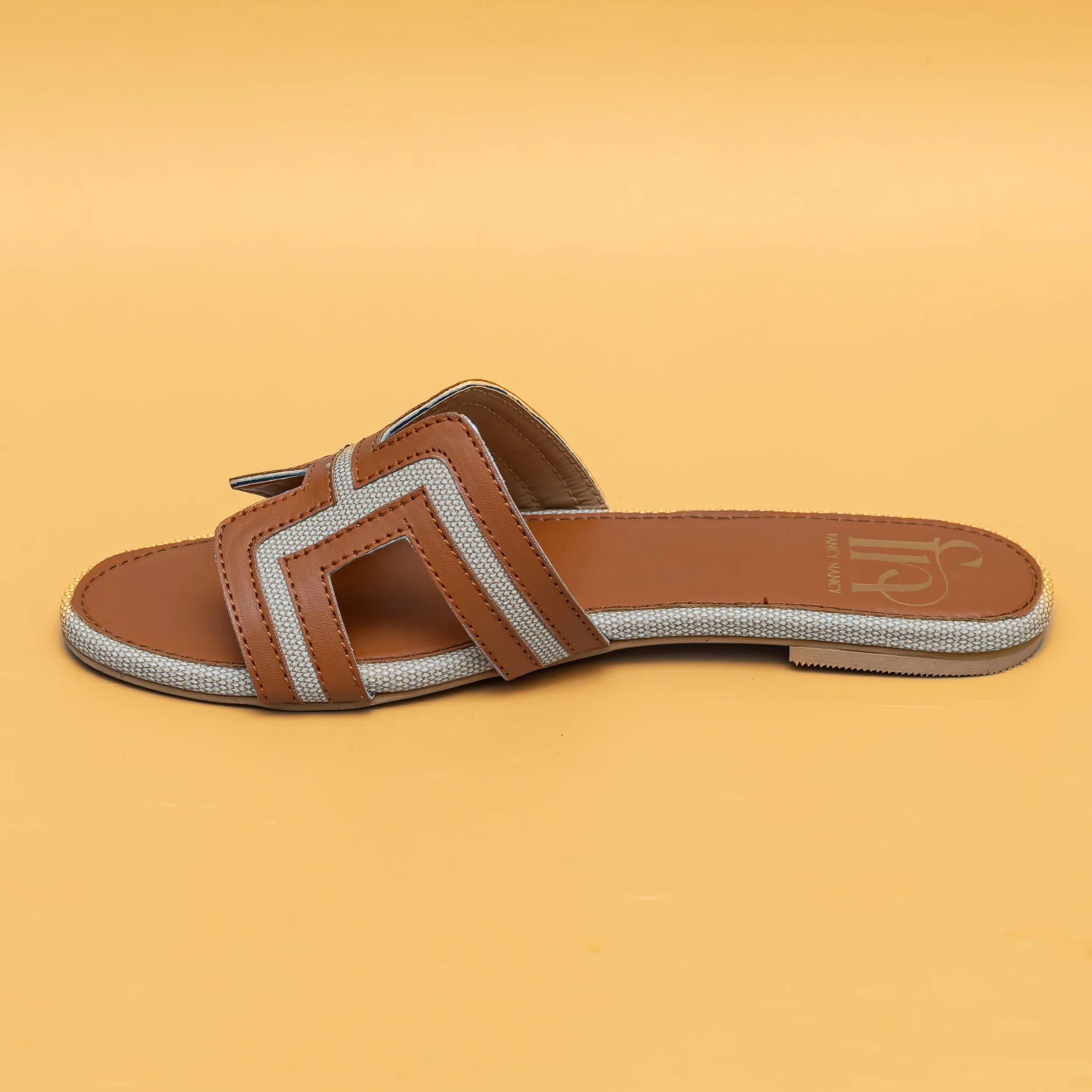 Round Toe H Flats-Tan/Cream