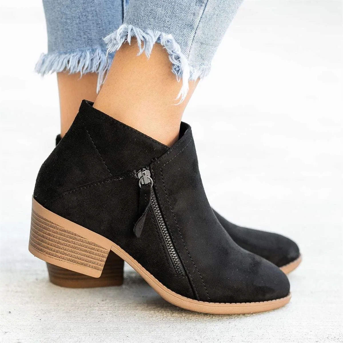 Women’s Low Heel Pointed Toe Ankle Boots